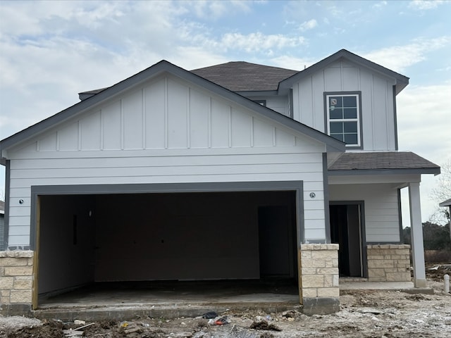 view of front of home featuring a garage