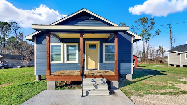 bungalow-style house featuring a front yard