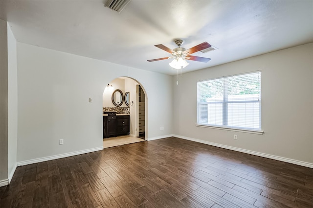 unfurnished room with wood-type flooring and ceiling fan