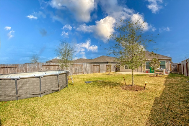 view of yard with a fenced in pool