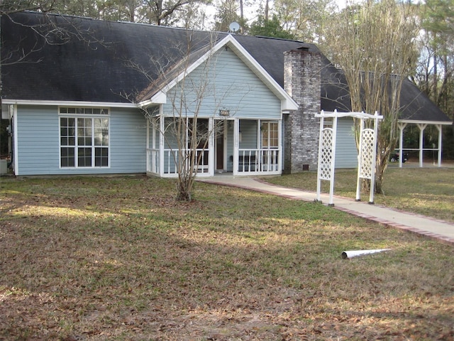 view of front of house with covered porch and a front lawn