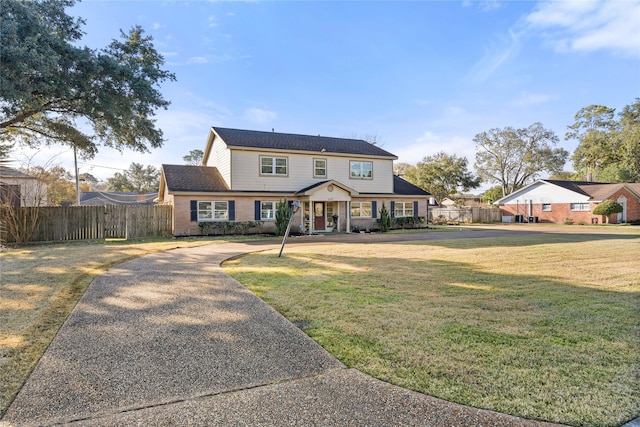 view of front of home featuring a front yard