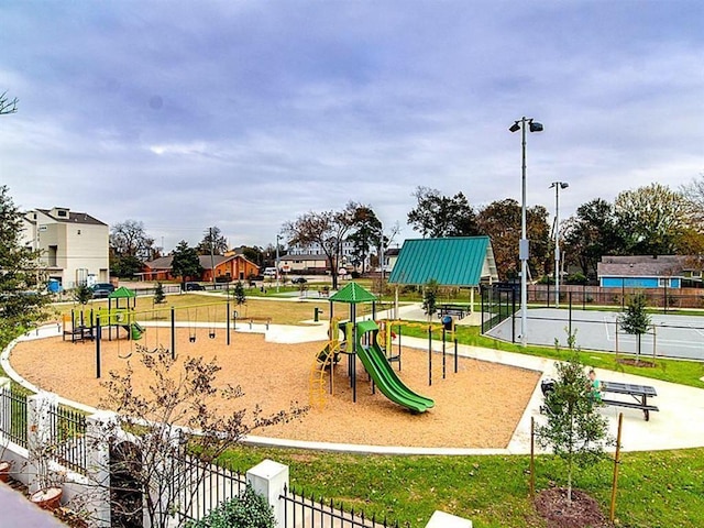 2215 Bevis St, Houston, TX 77008 - view of community jungle gym