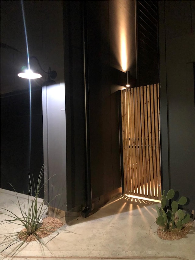2215 Bevis St, Houston, TX 77008 - property entrance featuring a gate