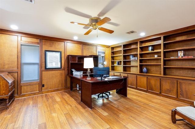 home office featuring a ceiling fan, light wood-type flooring, visible vents, and recessed lighting