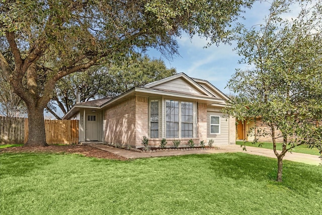 single story home with a front yard