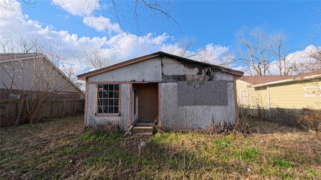 back of house with an outdoor structure