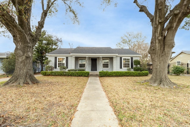 ranch-style house featuring a front lawn