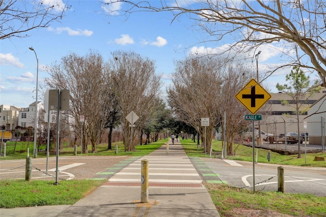 surrounding community featuring a residential view