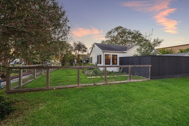 view of yard at dusk