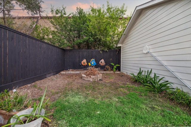 view of yard at dusk