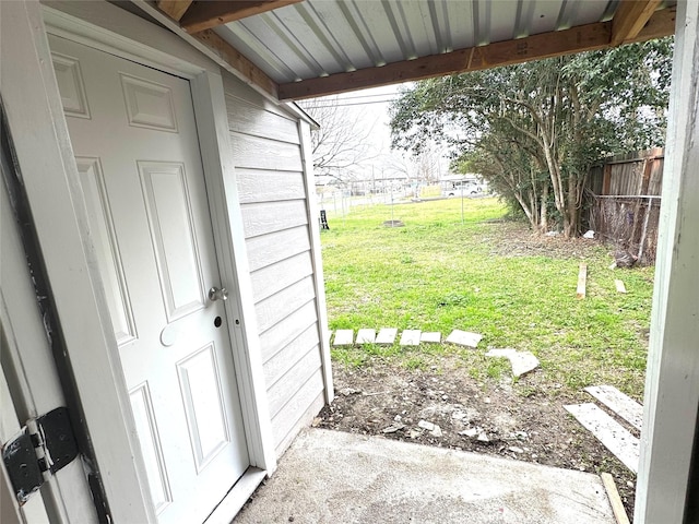 view of yard featuring a patio area