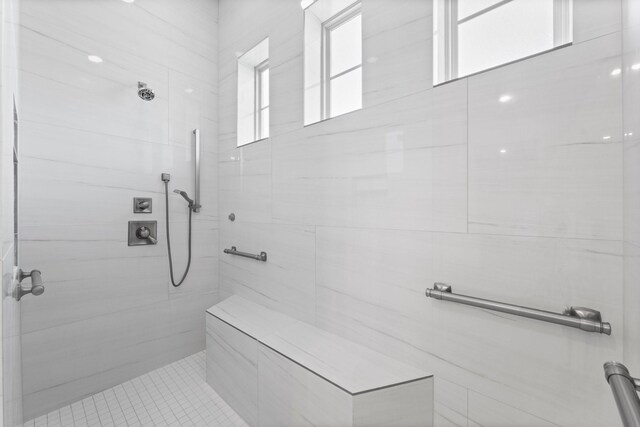 bathroom featuring tiled shower