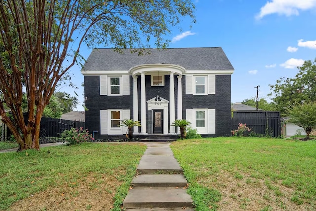 view of front facade with a front yard