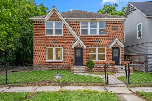 view of front of home featuring a front yard