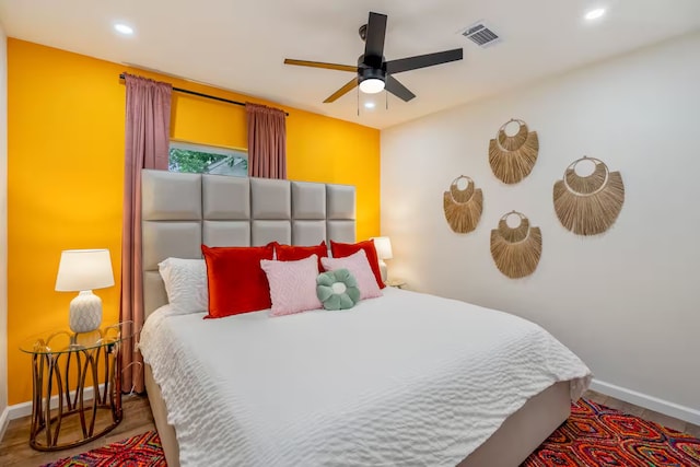 bedroom with ceiling fan