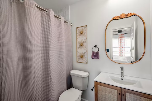 bathroom with a shower with curtain, vanity, and toilet