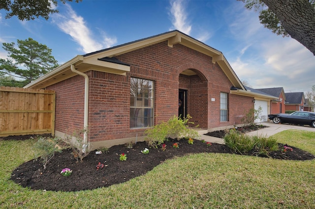 view of front of home featuring a garage and a front yard