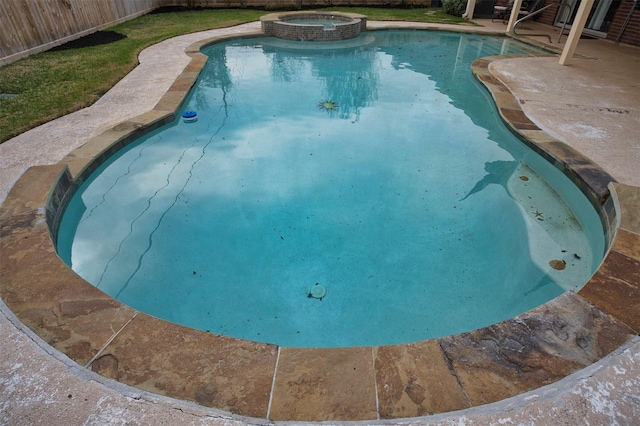 view of pool with an in ground hot tub and a patio area