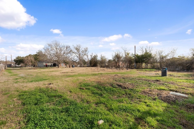 view of yard featuring a rural view