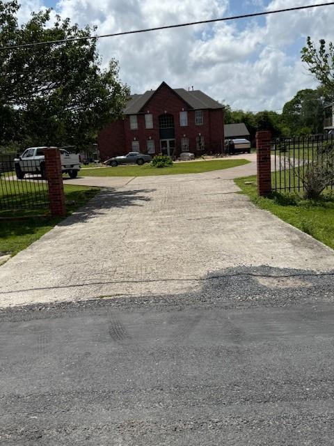 7 N Pine Rd, Texas City, TX 77591 - view of concrete surface with a gated entry