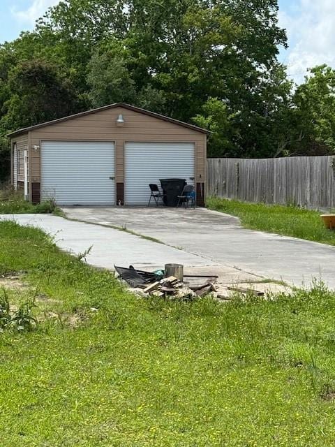 7 N Pine Rd, Texas City, TX 77591 - detached garage with fence