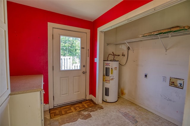 entryway featuring water heater