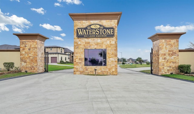 view of community / neighborhood sign