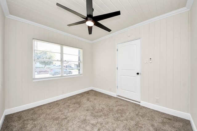 empty room featuring ceiling fan, carpet floors, ornamental molding, and baseboards