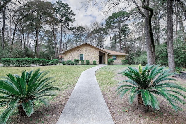 view of front of house featuring a front yard