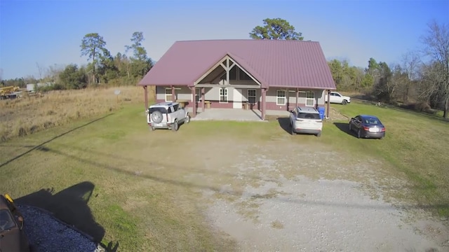 view of front facade featuring a porch and a front yard