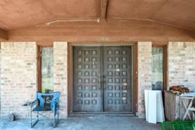 800 Oak St, Anahuac, TX 77514 - property entrance featuring brick siding