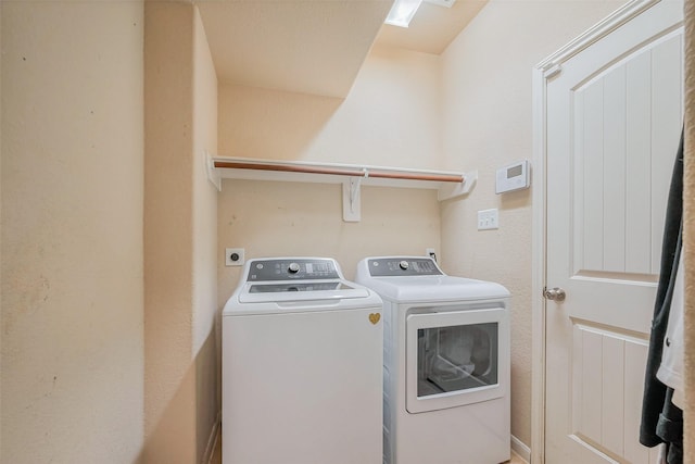 washroom with laundry area and washing machine and dryer