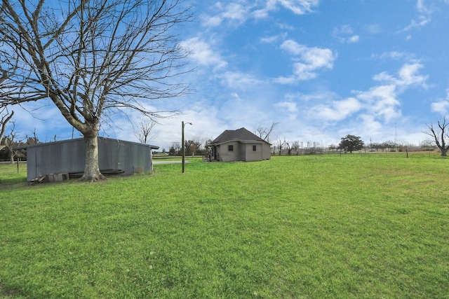 view of yard with a rural view