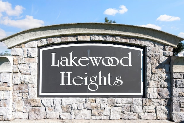 view of community / neighborhood sign