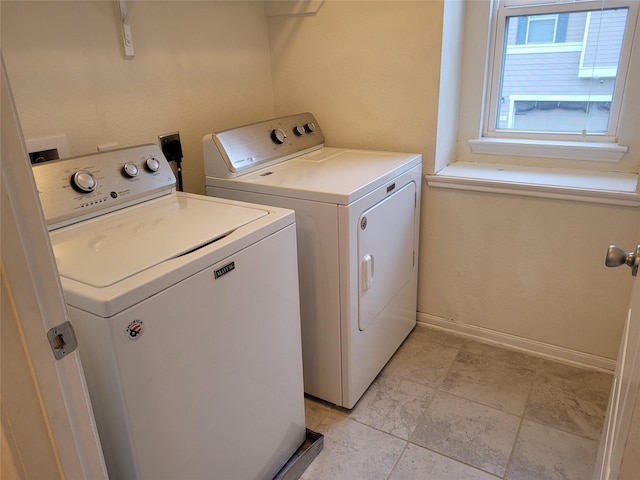 washroom featuring washing machine and clothes dryer