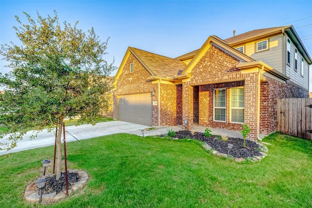 view of front of house featuring a front lawn