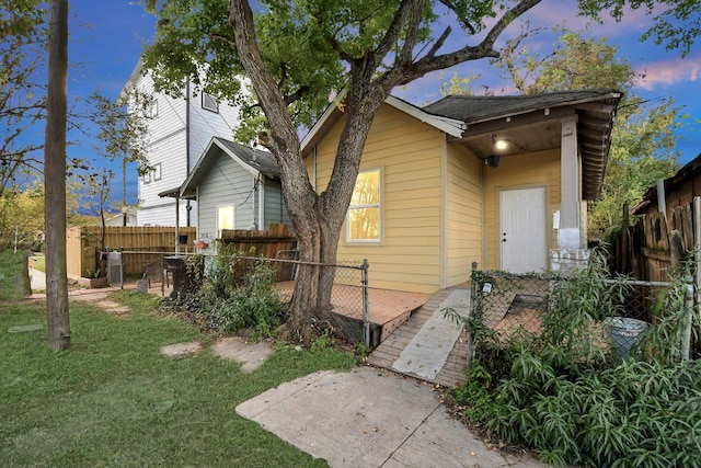 exterior space featuring a lawn