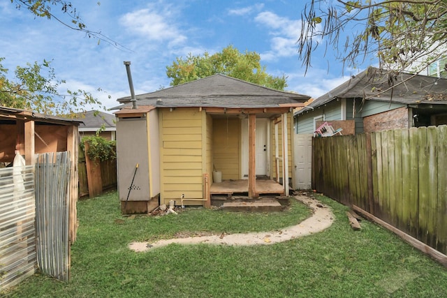 view of outdoor structure with a yard