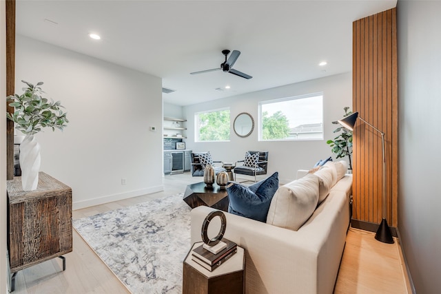 living area with visible vents, recessed lighting, baseboards, and a ceiling fan