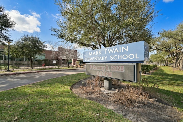 community sign featuring a lawn