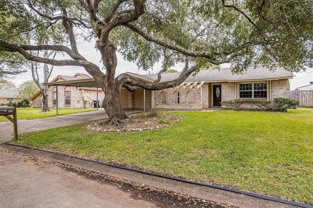 view of front facade featuring a front yard