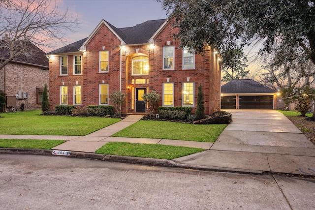 view of front facade with a yard