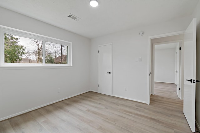 unfurnished room with light hardwood / wood-style floors