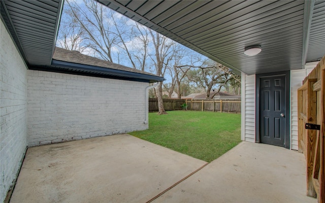 view of yard featuring a patio area