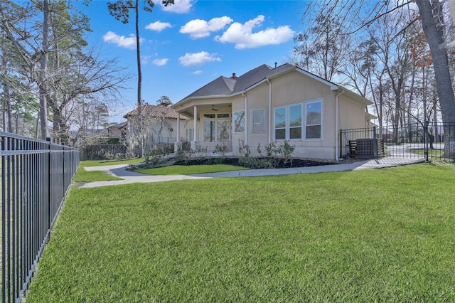 view of front of house with a front yard and ceiling fan