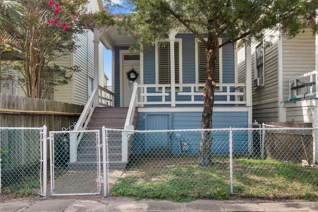 1621 Ursuline St, Galveston, TX 77550 - view of front of house featuring covered porch, a gate, and a fenced front yard