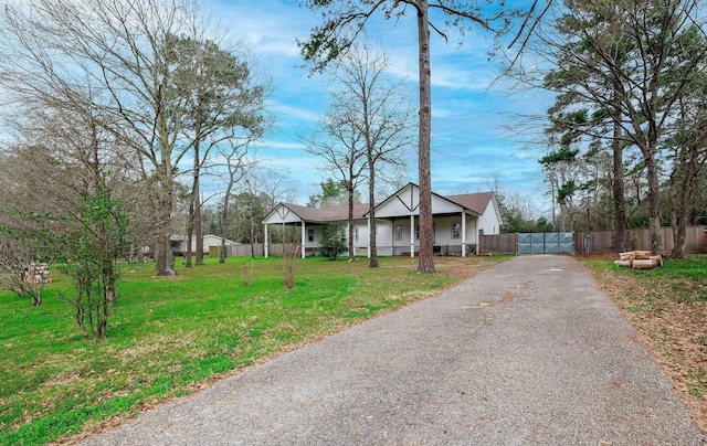 view of front of house with a front lawn