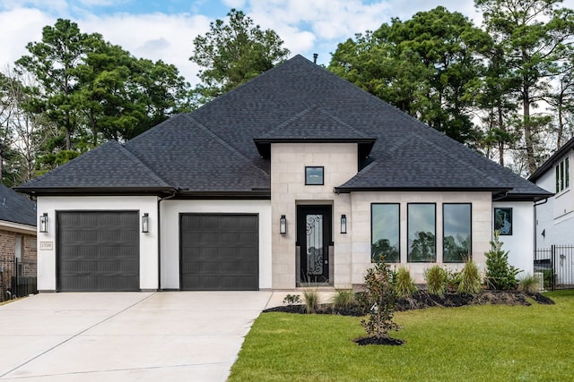 view of front of home featuring a front yard