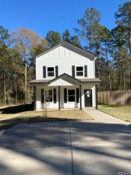 view of front of house featuring a porch